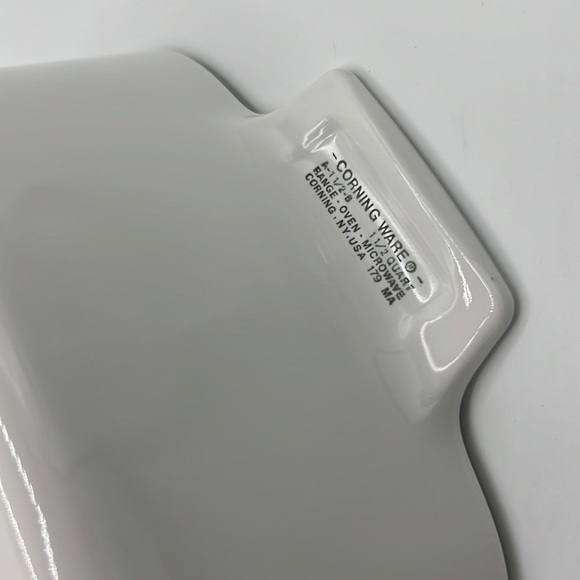 CORNINGWARE 1 1/2 QUART COOKING DISH WITH CLEAR GLASS PYREX LID - Picture 8 of 13